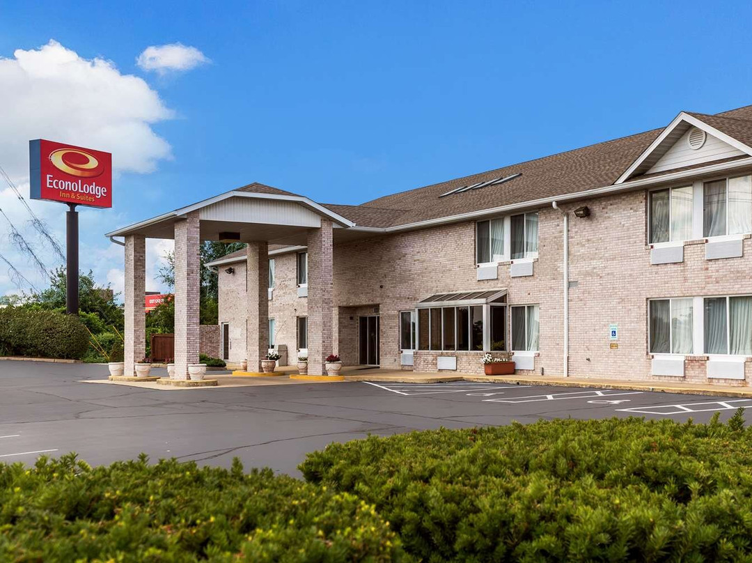 Econo Lodge Inn & Suites