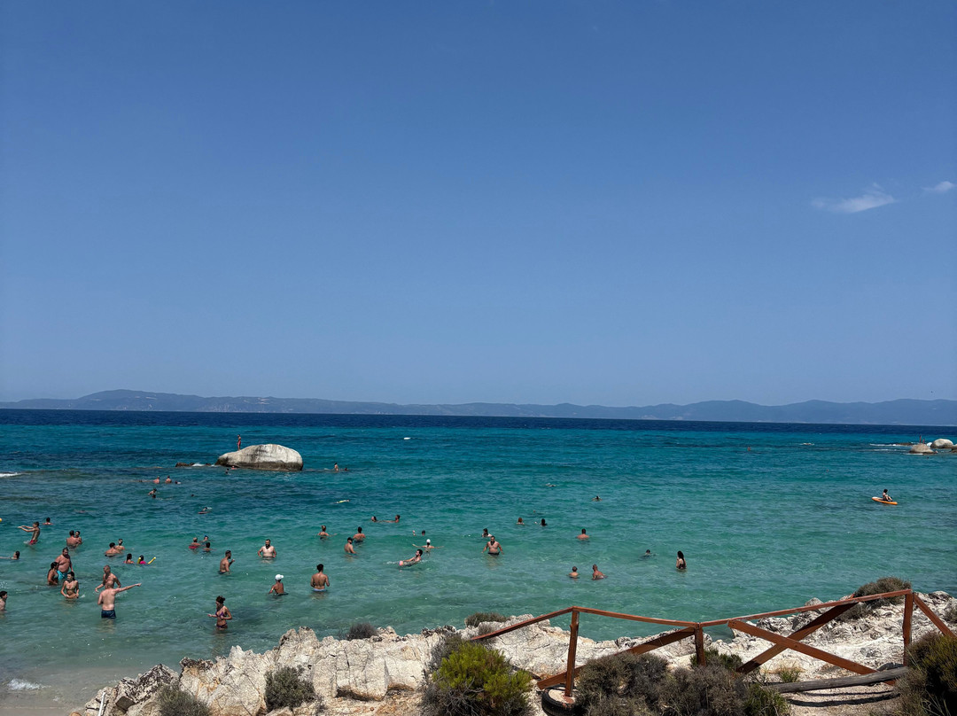 Kavourotrypes Beach-Sarti必去景点