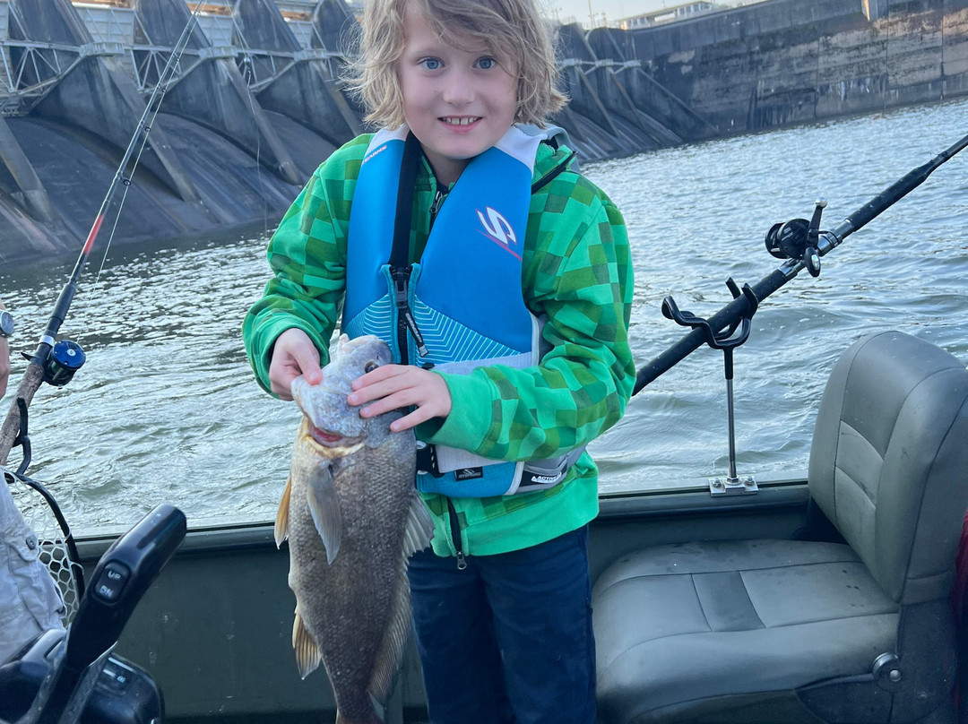 Fishing with Bo-勒努瓦市必去景点