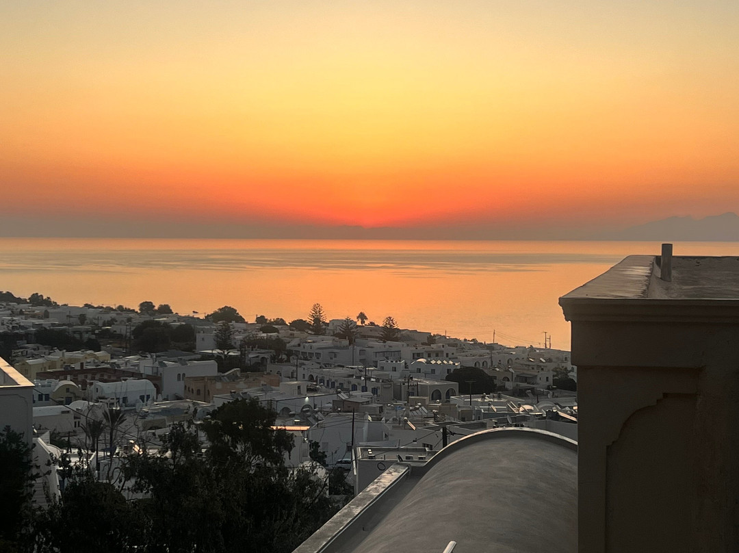 阿提尼亚温泉套房酒店主图