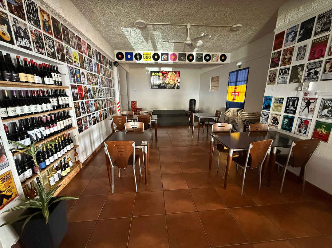 Que Disparate Restaurante Pub & Music