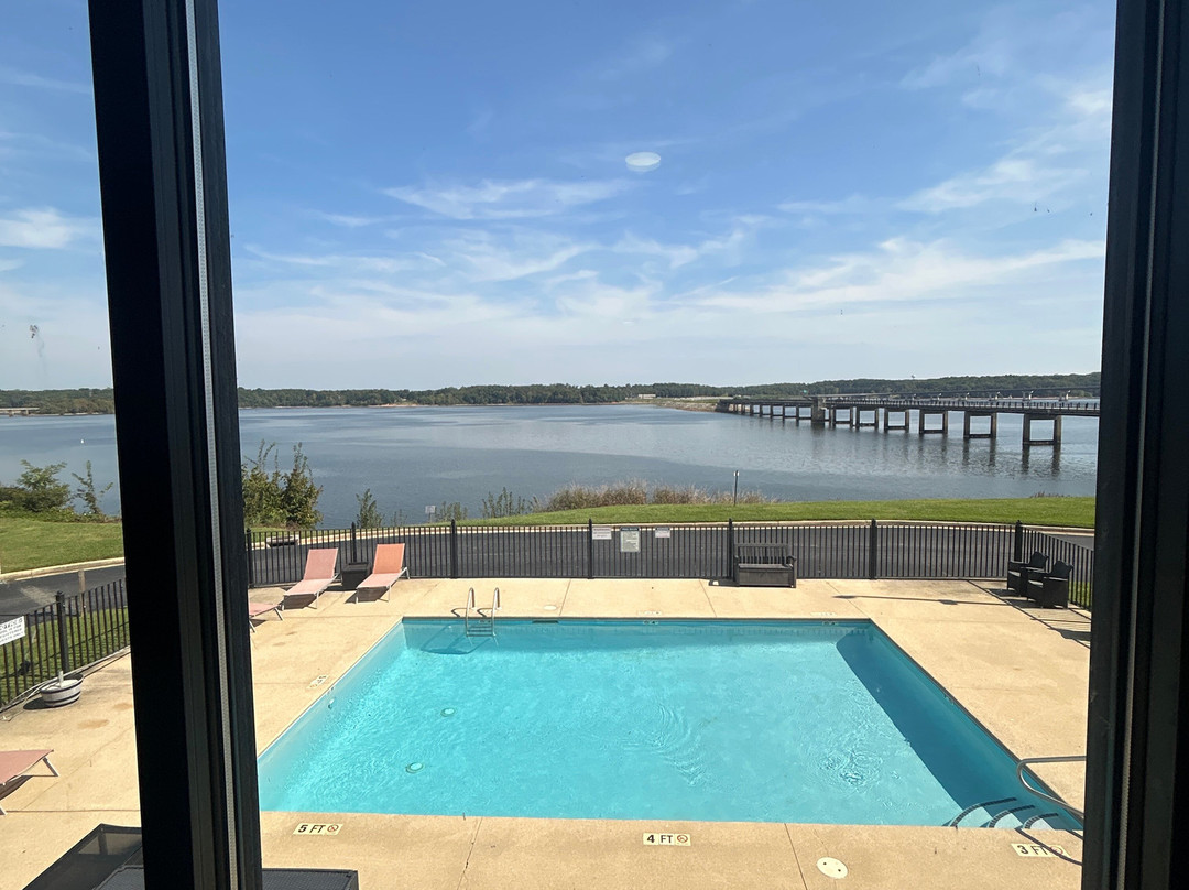 Clarion Pointe On The Lake Clarksville - South Hill West主图