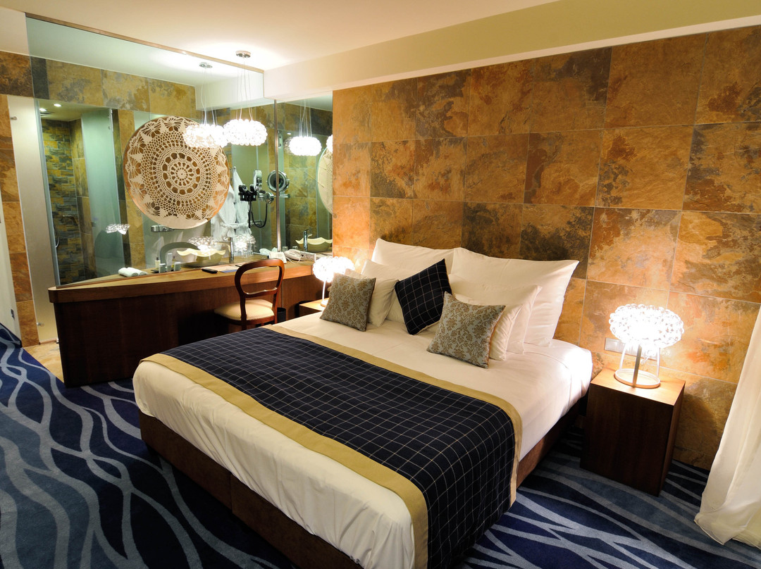 Hotel Cascade Resort & Spa主图