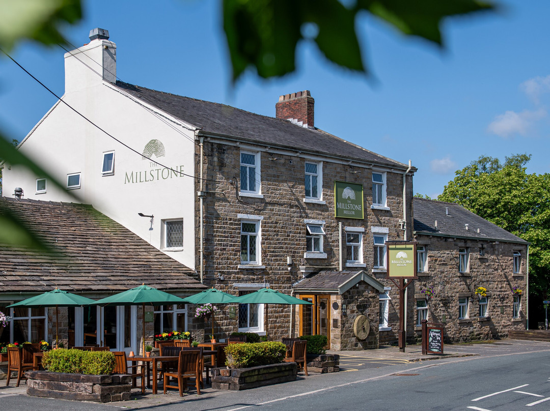 The Millstone, Mellor主图