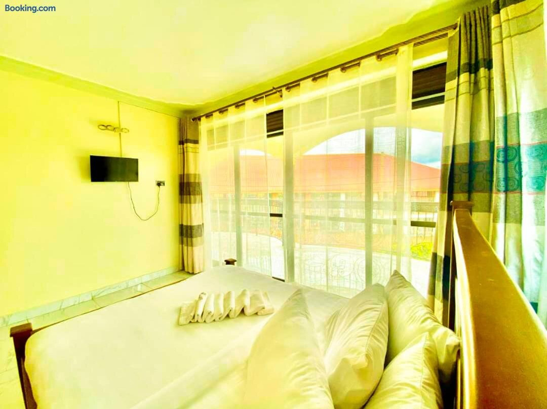 Superior Courts Hotel