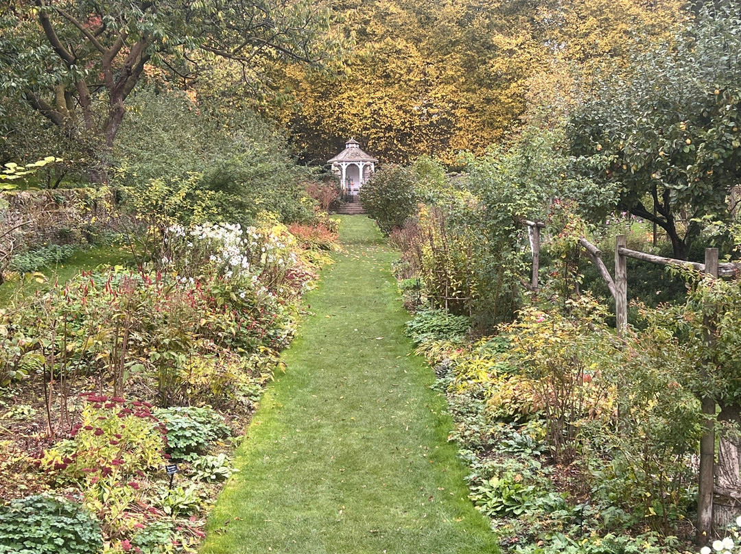 Cerney House Gardens-赛伦塞斯特必去景点