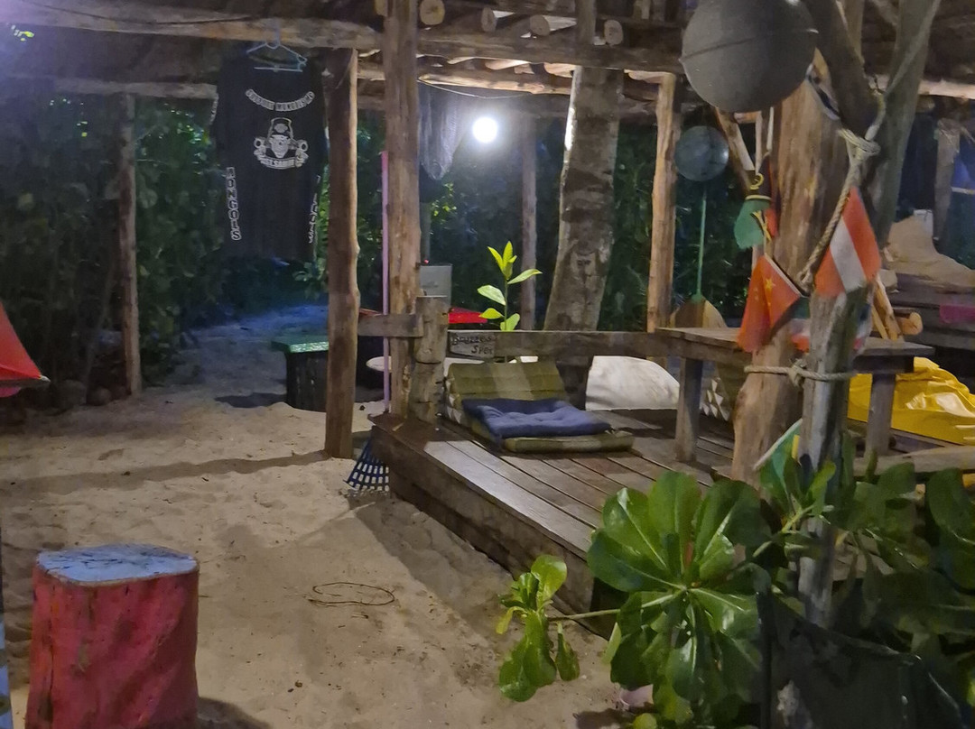 Johnny Bar-卡农必去景点