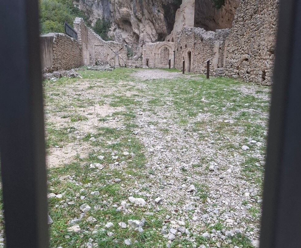 Monastero di San Martino In Valle-Fara San Martino必去景点