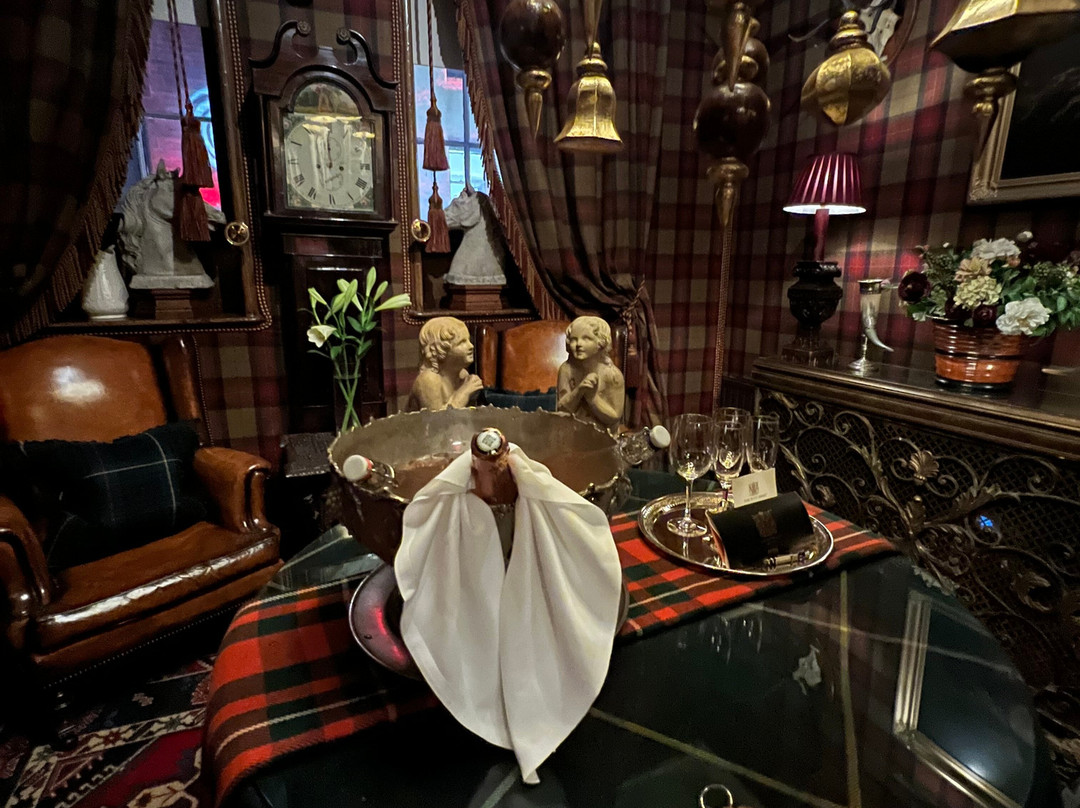 魔力城堡酒店主图