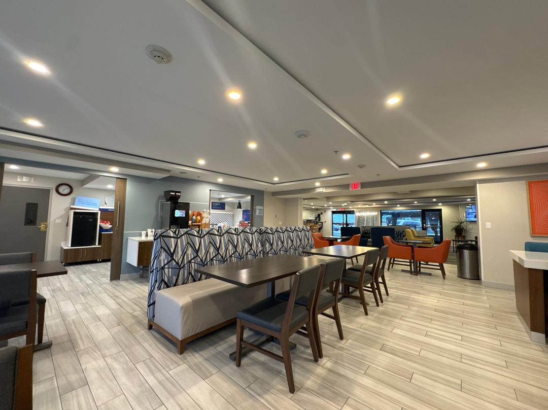 Holiday Inn Express Chicago-downers Grove By IHG主图