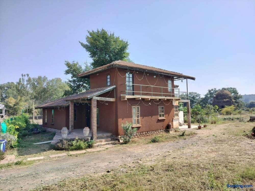 Khirni House