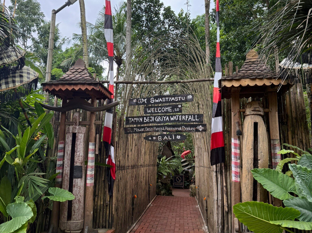 Beji Griya Waterfall-阿比安塞马尔必去景点