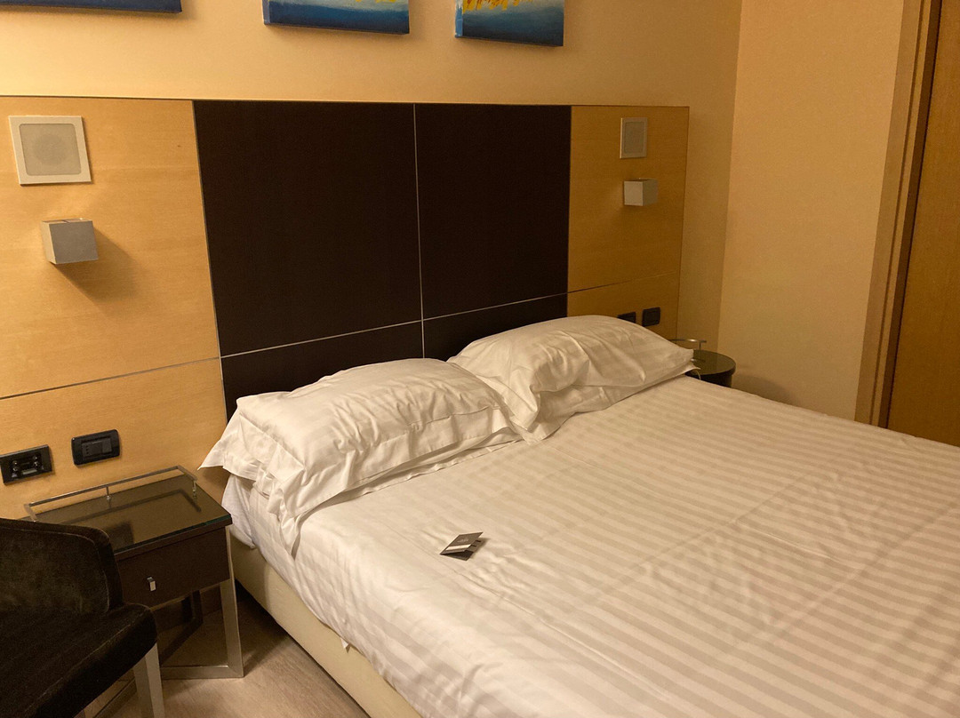 尹朋里亚酒店主图