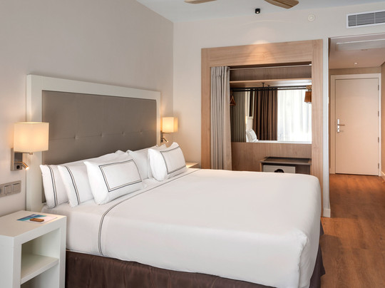 梅里亚太阳海岸酒店主图