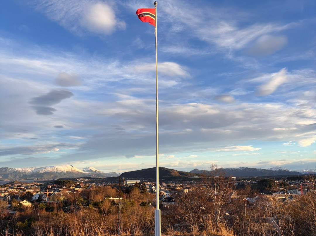 Varden Utsiktspunkt-克里斯蒂安松必去景点