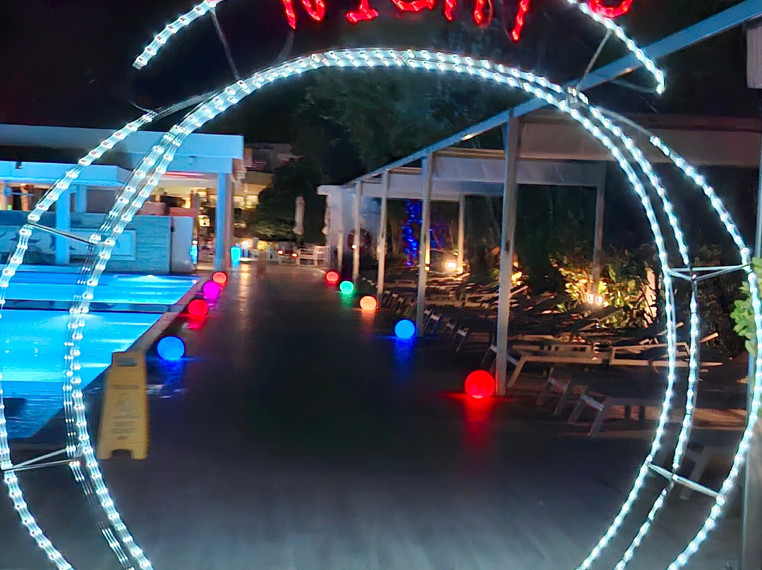 Paradise Pool Bar-Gadifuri必去景点