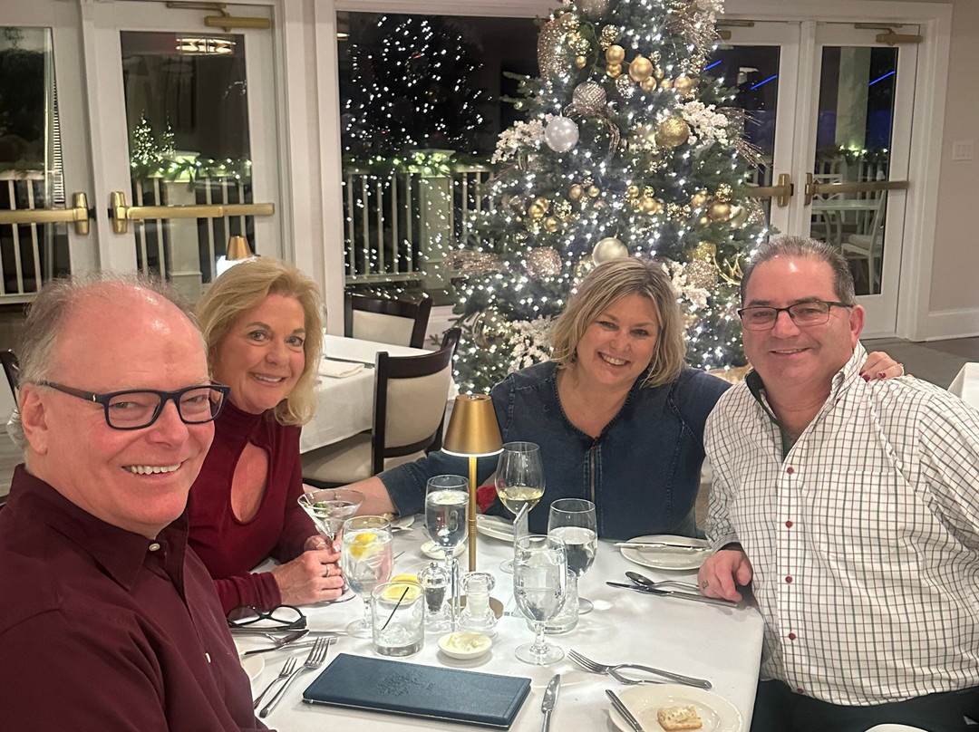 The Oaks Waterfront Hotel主图