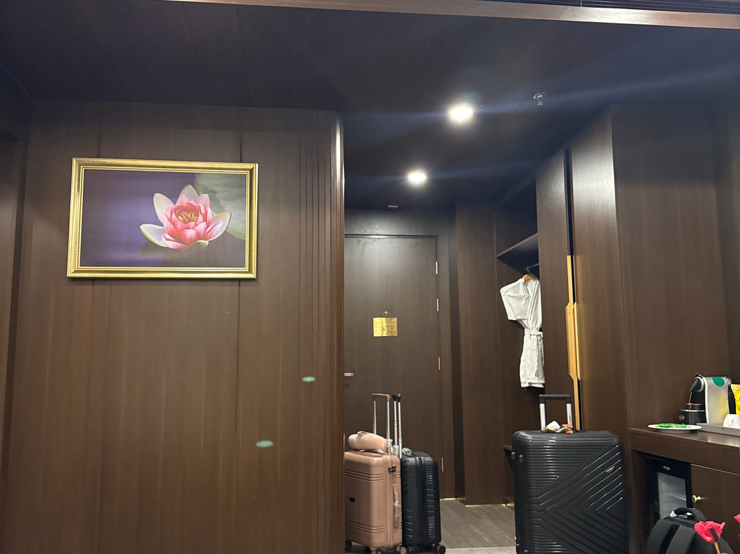 Golden Lotus Grand主图