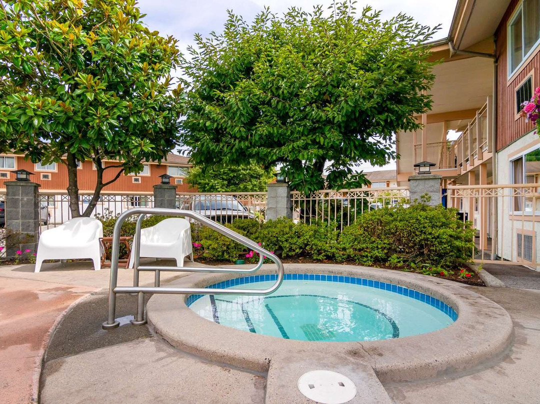 北温哥华套房康福特茵酒店