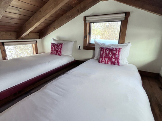 凡尔赛德度假酒店主图