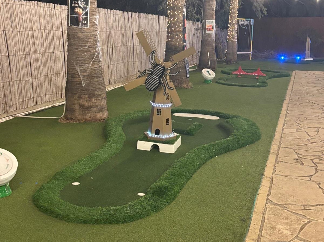 Putt Putt Mini Golf And Garden Bar-Oroklini必去景点