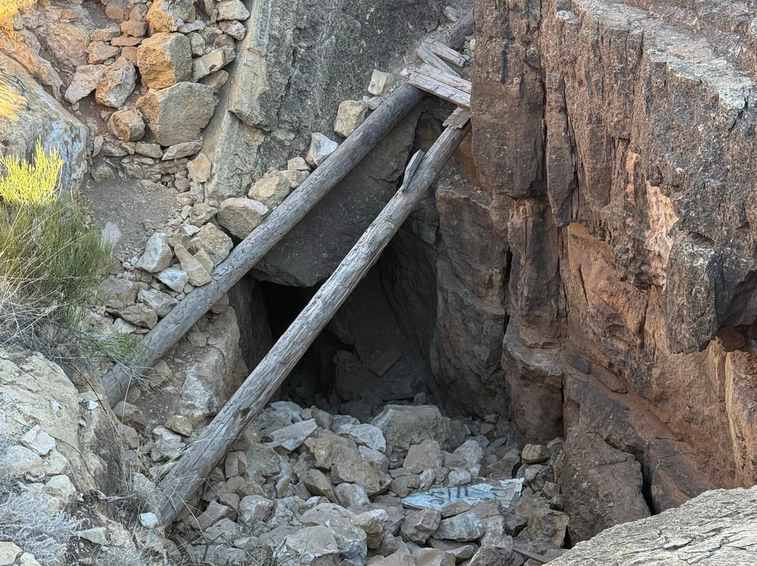 Apache Death Cave-温斯洛必去景点