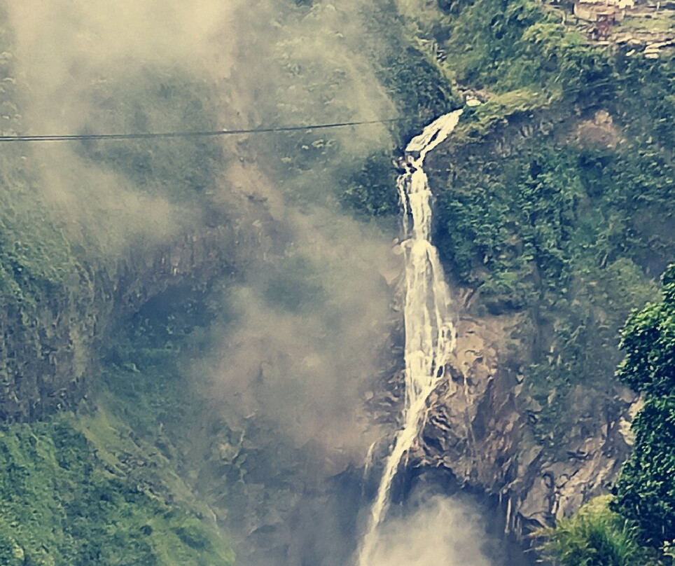 Cascada el Manto de la Novia-巴尼奥斯必去景点