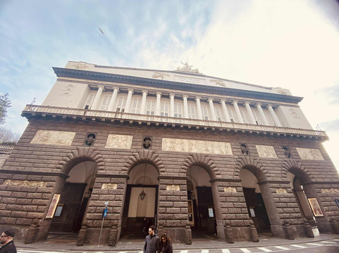 圣卡罗大剧院-那不勒斯必去景点