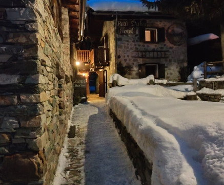 Hotel Petit Dahu - Chambres et Restaurant主图