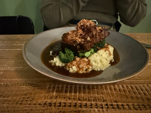 No.4 Breakfast & Bistro