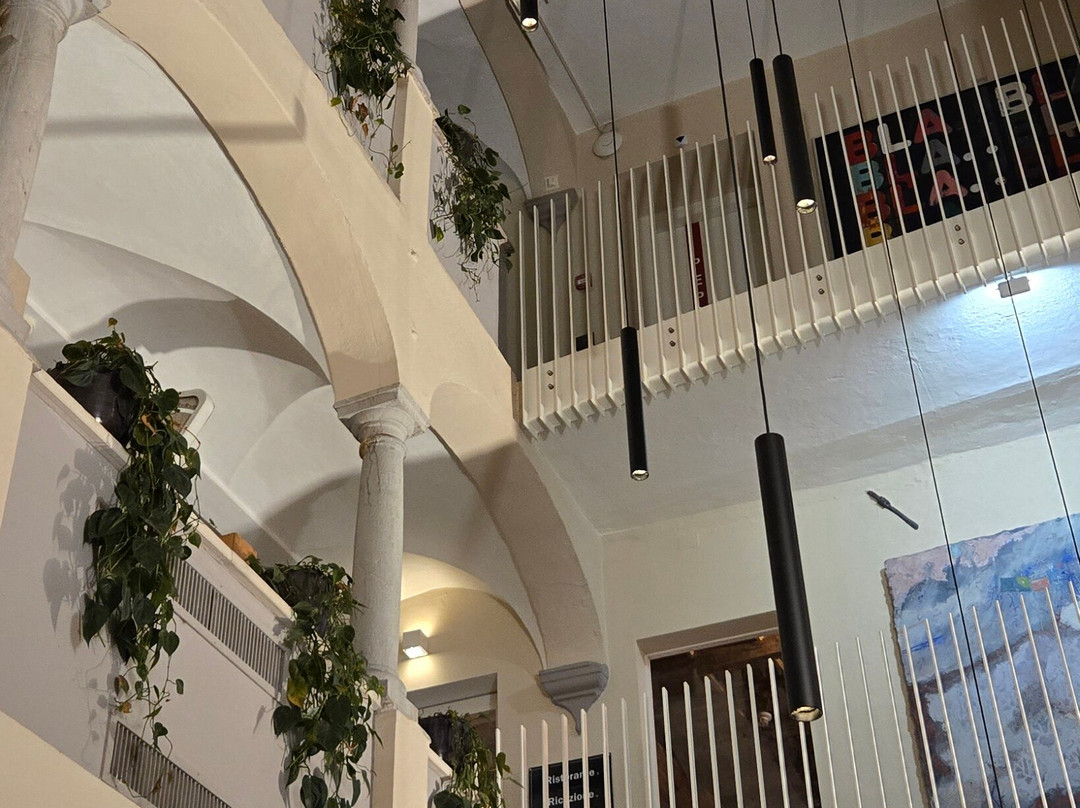 加巴尼酒店主图