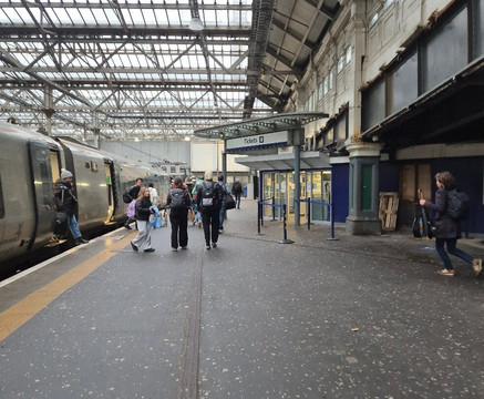 Edinburgh Waverley Station-爱丁堡必去景点