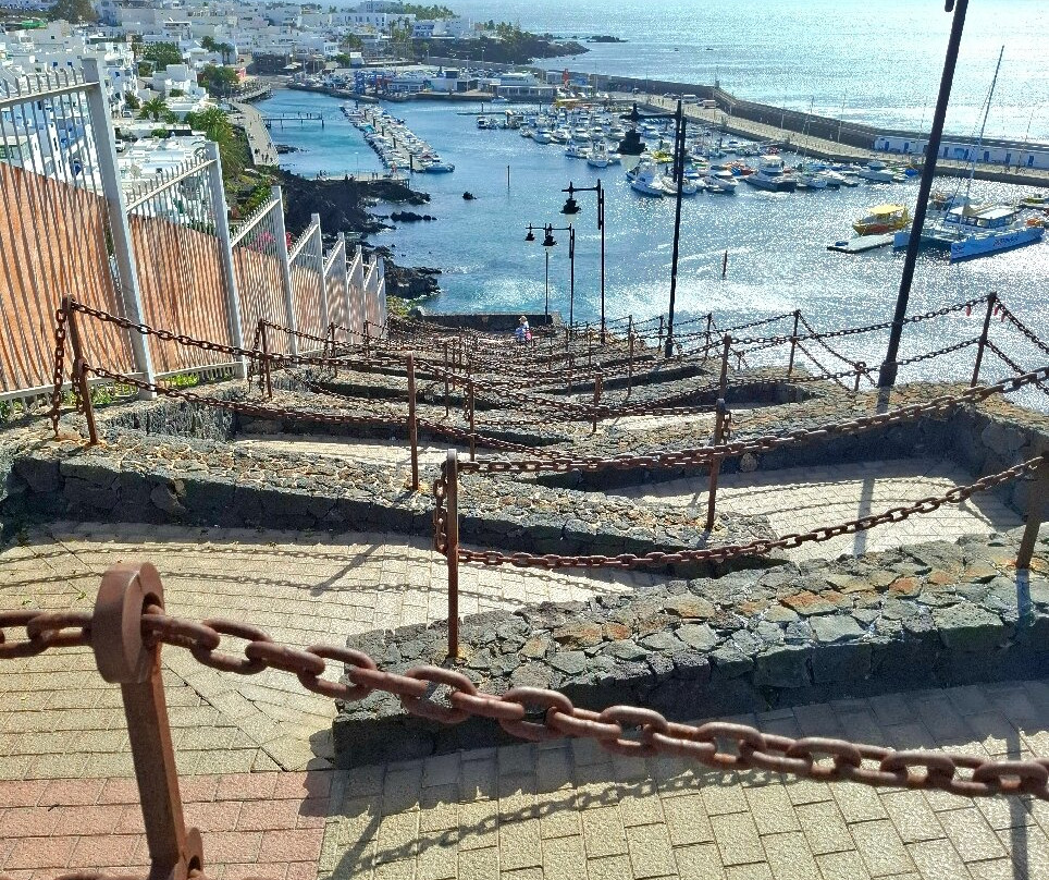 Walk from Puerto del Carmen to Puerto Calero-卡门港必去景点