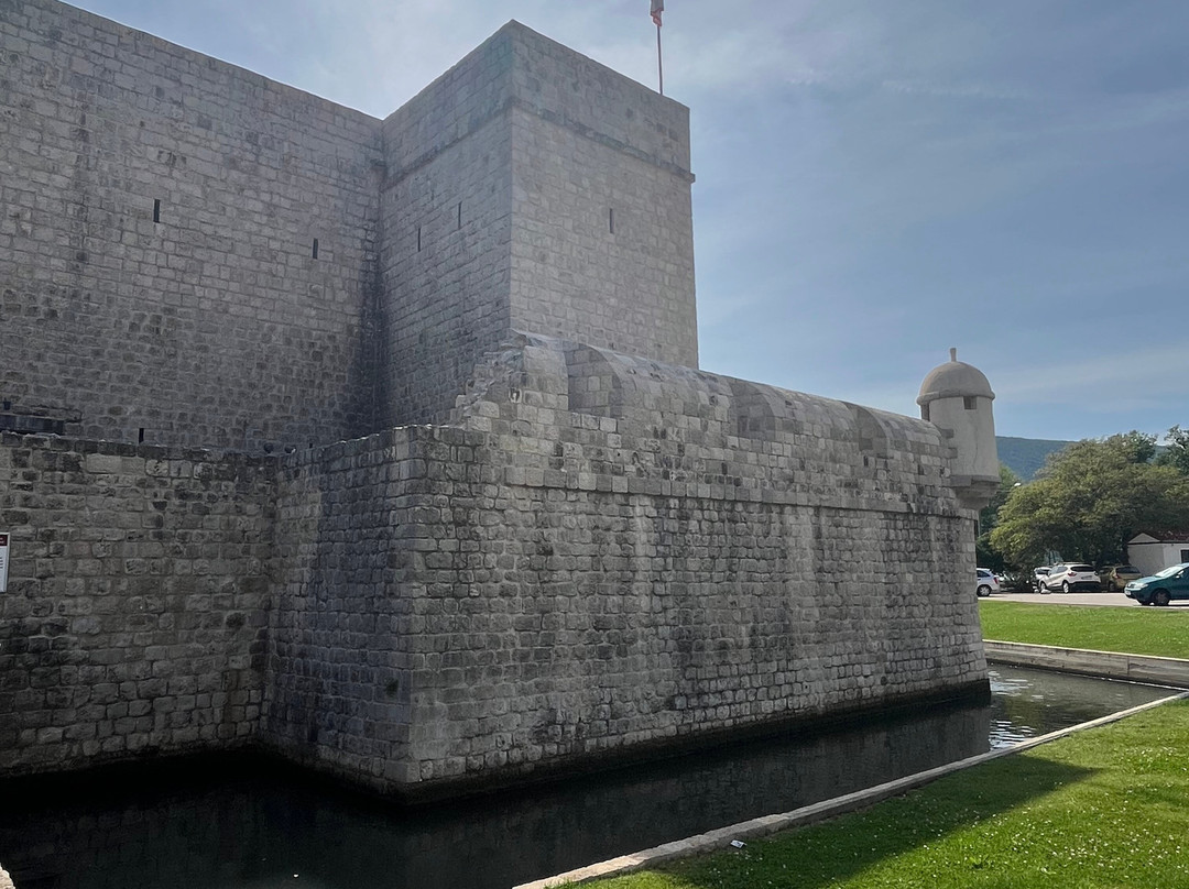 Fort Kaśtio-斯顿必去景点