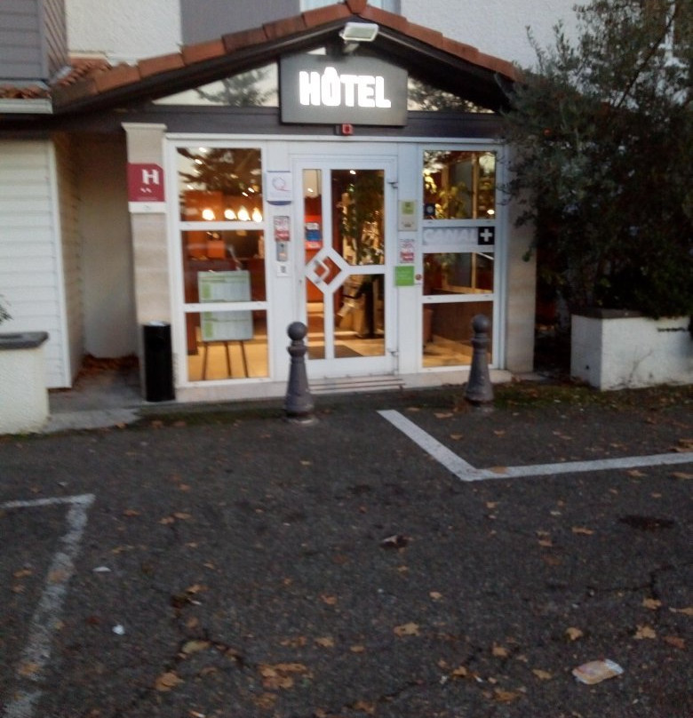 瑞拉斯酒店主图