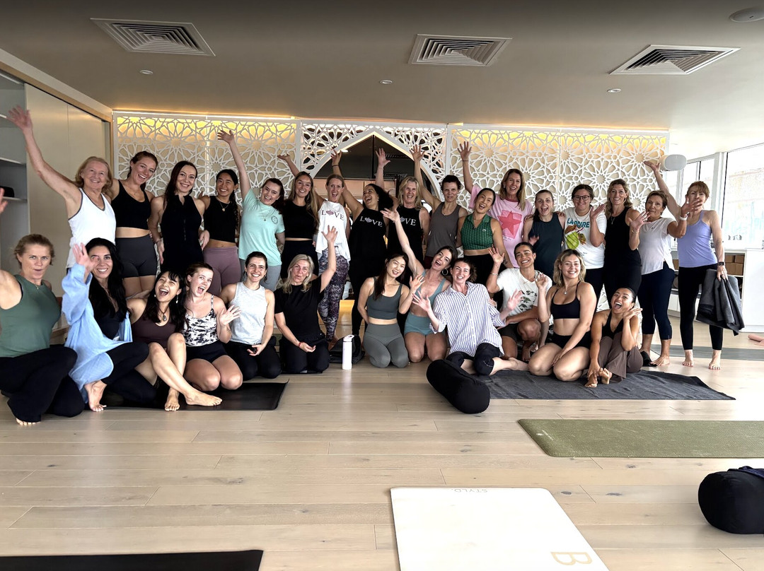 Flolo Studio Mermaid Beach - Yoga & Pilates-美人鱼海滩必去景点