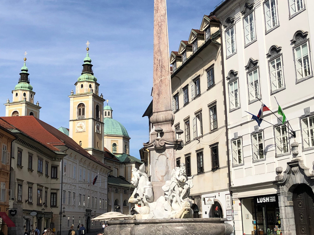 Fountain of Three Carniolan Rivers (Vodnjak treh kranjskih rek)-卢布尔雅那必去景点