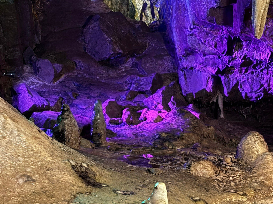 Stump Cross Caverns-Pateley Bridge必去景点