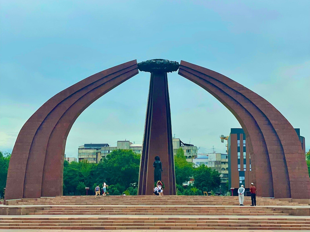 Victory Square-比斯凯克必去景点