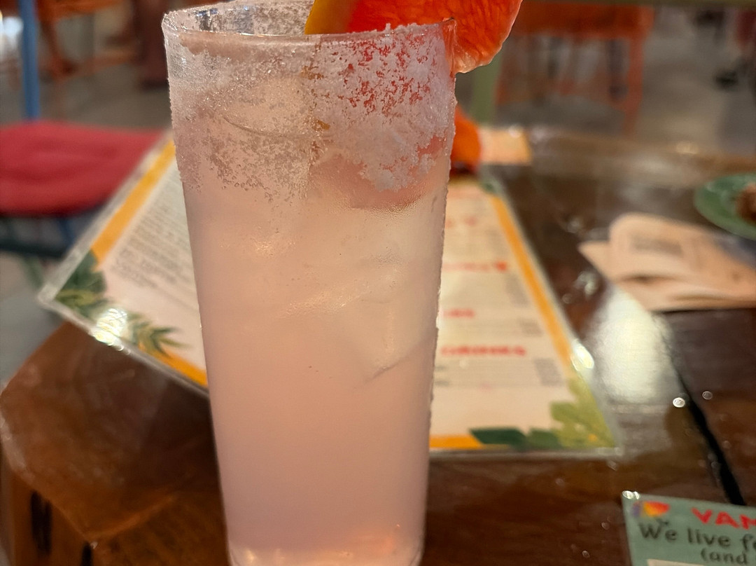 Vamos Cocktail Bar-Ksamil必去景点