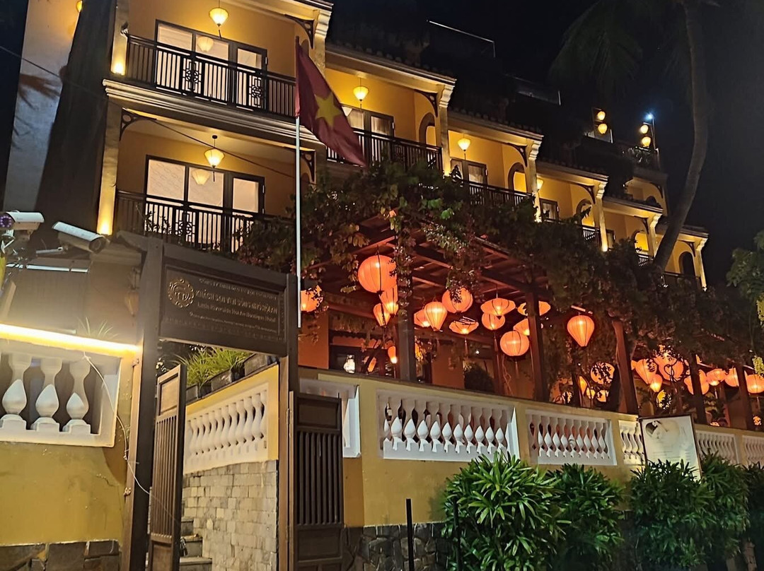 小河滨豪华水疗酒店主图