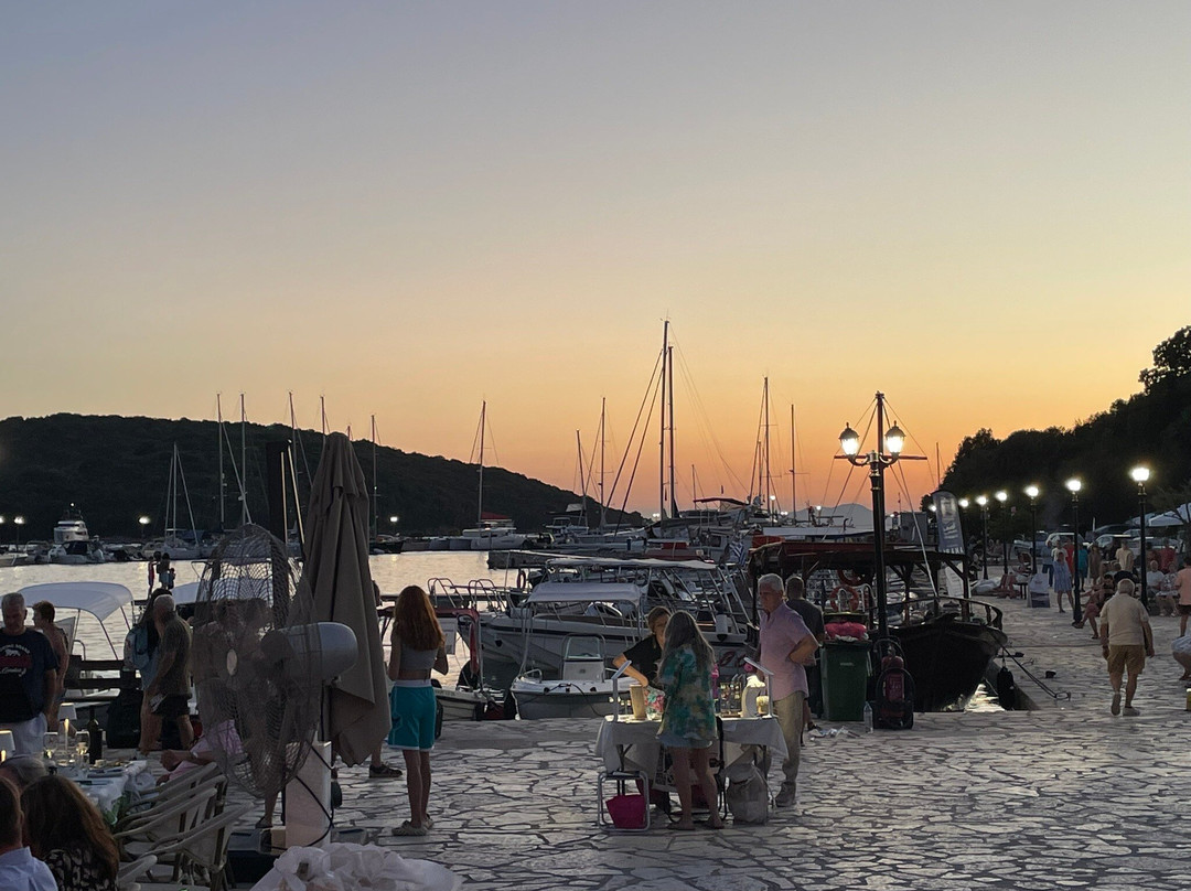 Igera Seaside Restaurant - Bar
