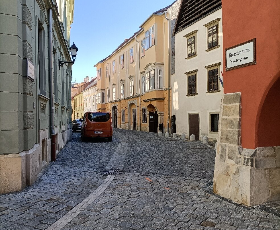 Fo Square - Sopron-修普伦必去景点