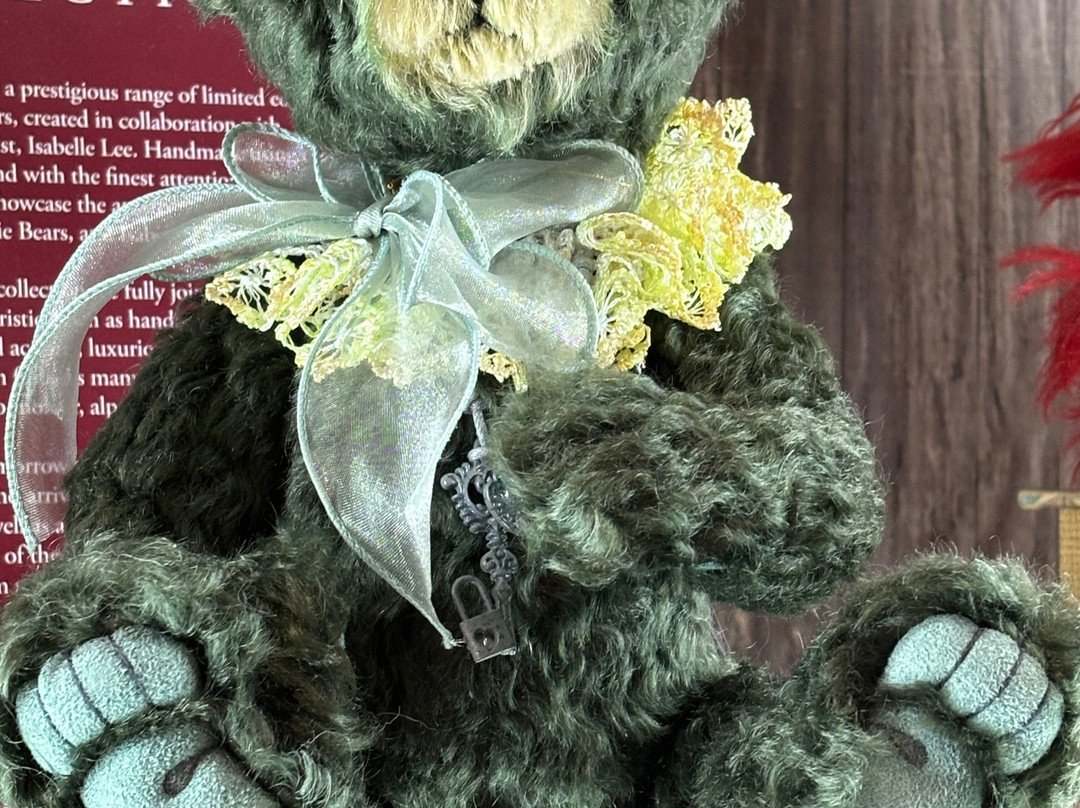 Charlie Bears Gallery & Shop-朗塞斯顿必去景点