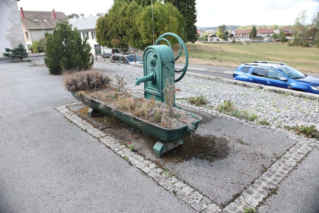 La pompe à chapelet « Sauzay Frères »-Saint-Laurent-en-Grandvaux必去景点
