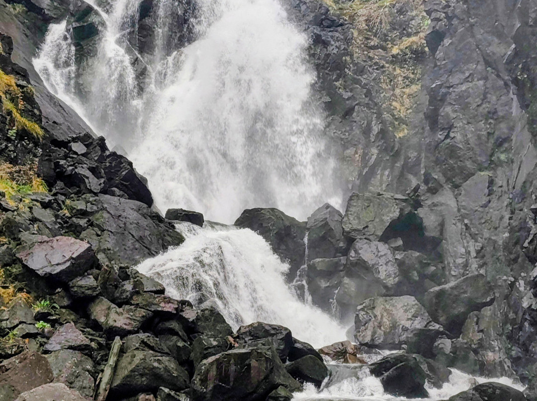 Låtefossen Waterfall-Skare必去景点