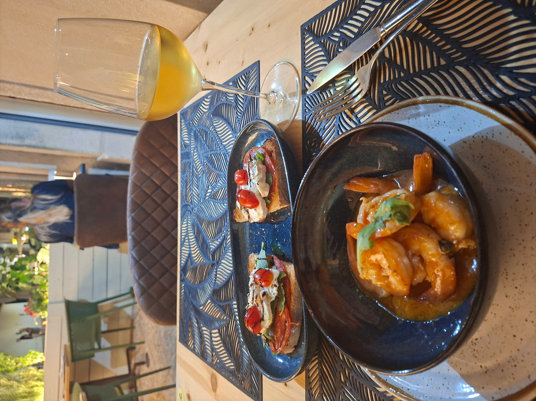 El Faro Tapas & Wine Bar