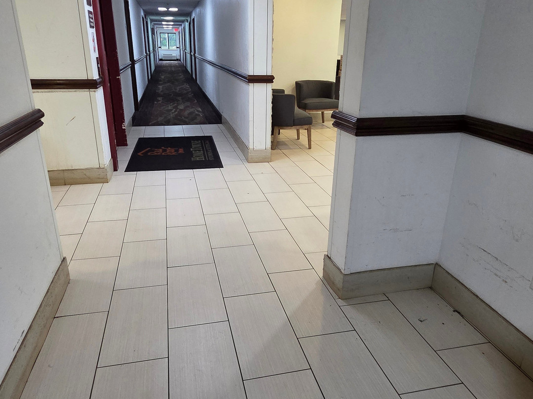 红屋顶酒店-弗林特主图