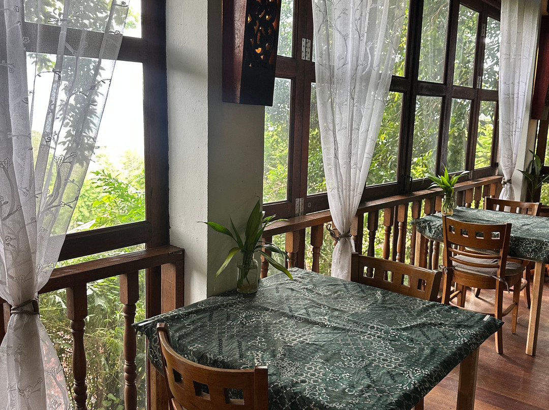 艾姆帮雨林度假酒店主图