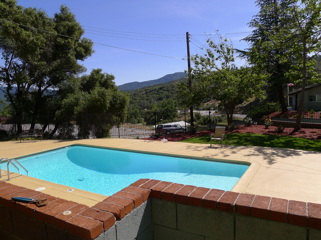 Mountain Trail Lodge